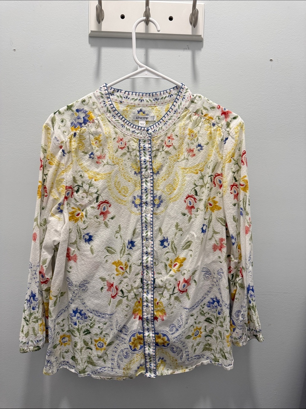 Chicos white Size 3 floral blouse with embroidered stitching.